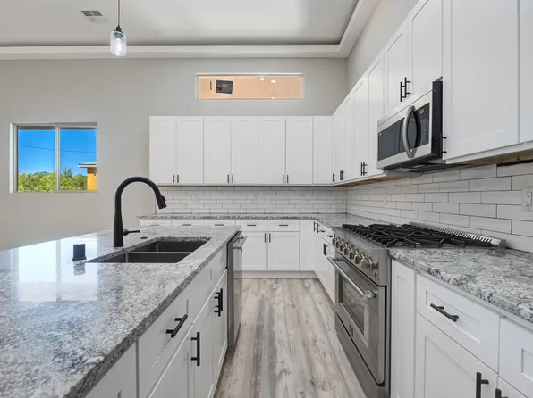 337 Camino Seis SW, Albuquerque, NM 87105