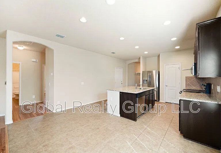 516 Stonebrook Dr — Photo 15