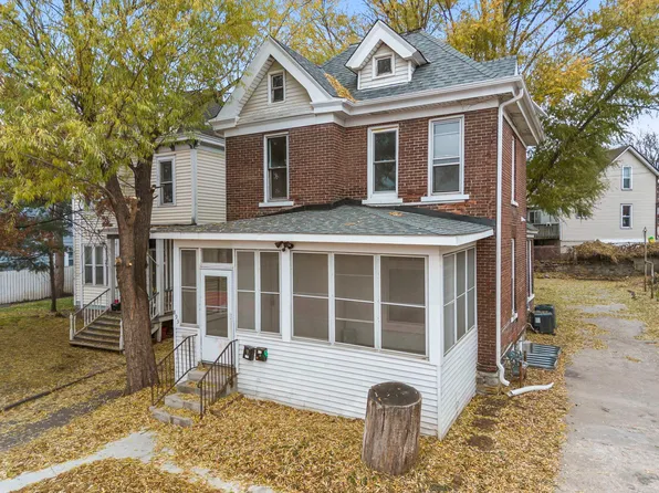 893 Hudson Rd, Saint Paul, MN 55106