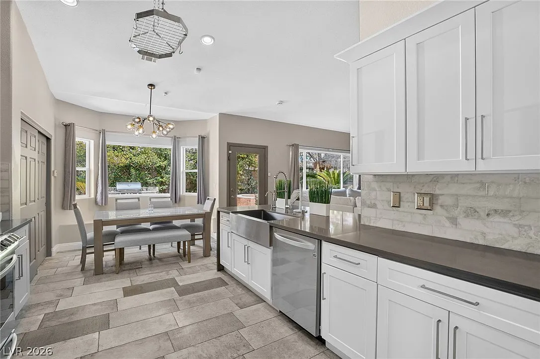 3 bed, 2.0 bath, 2505 sqft, $6,000 — Photo 1