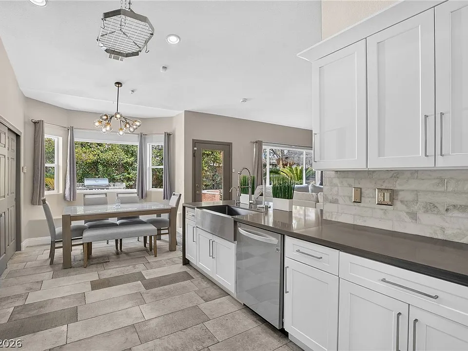 11212 Dell Cliffs Ct