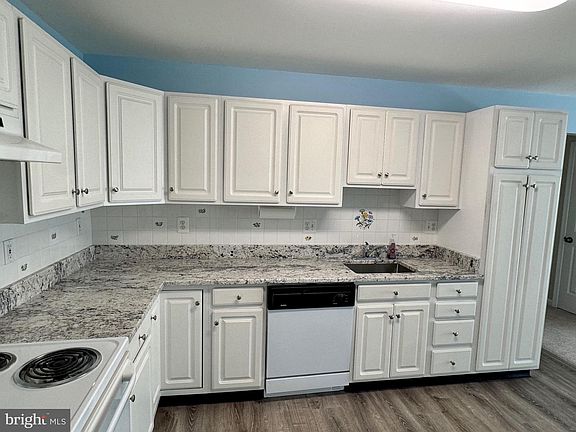 3rd image of 2001 Rudy Serra Dr Unit 2D
