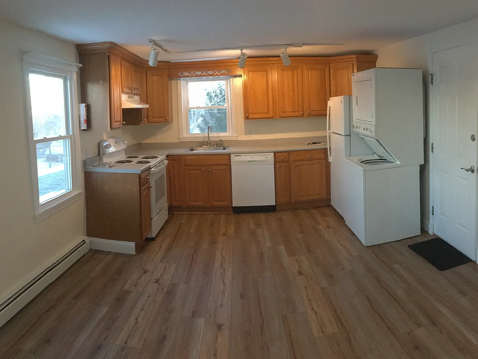 1 bed, 424 sqft, $1,300 — Photo 1
