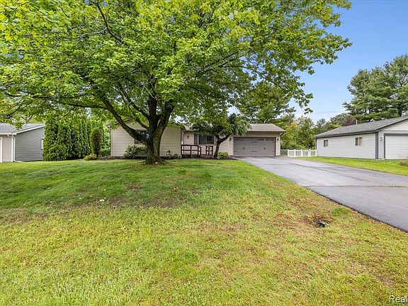 2nd image of 6412 Wildflower Ln