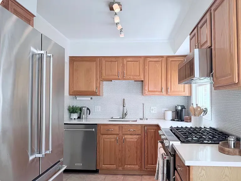 530 S Vail Ave — Photo 5