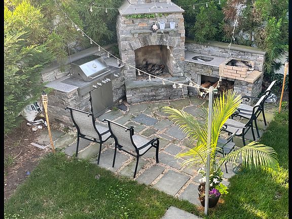 2nd image of 27 Beach St