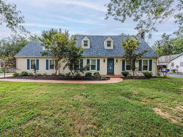 911 Lois Ln, Bowling Green, KY 42104