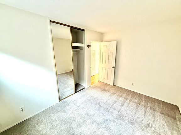 5th image of 3923 Centre St APT H