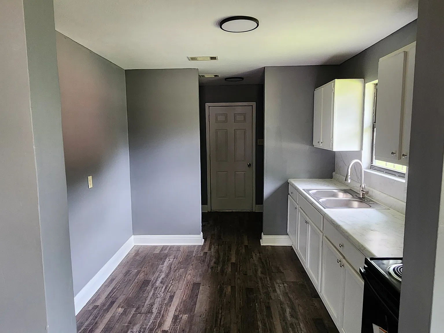 3 bed, 916 sqft, $925 — Photo 4