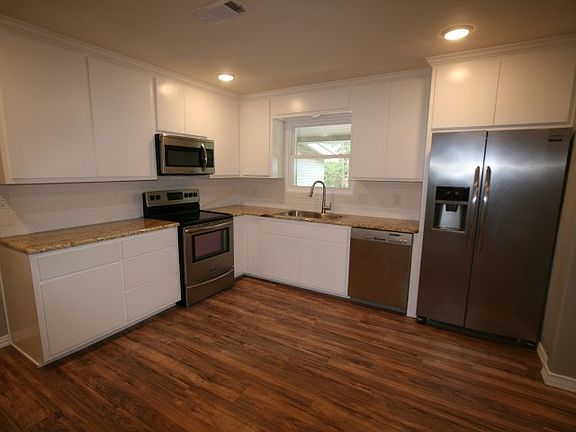 5th image of 713 E Tate St