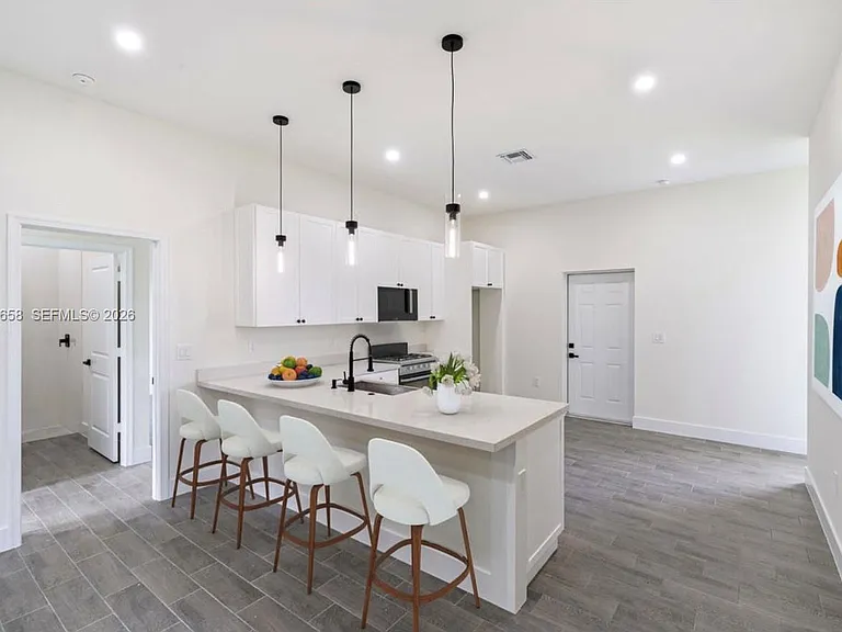 710 Peacock Ave — Photo 15