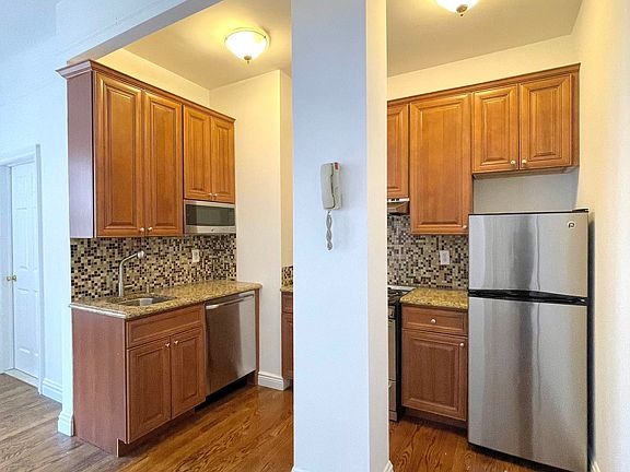 3rd image of 2350 Broadway #1133