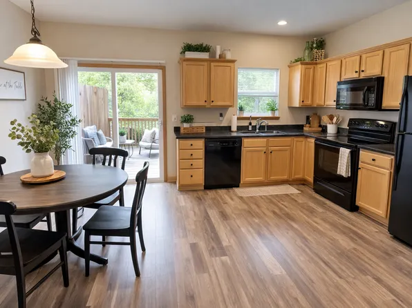 704 Oakbrook Pl, Manhattan, KS 66503