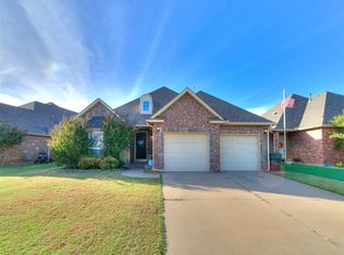 1009 Ashwood Ln, Moore, OK 73160