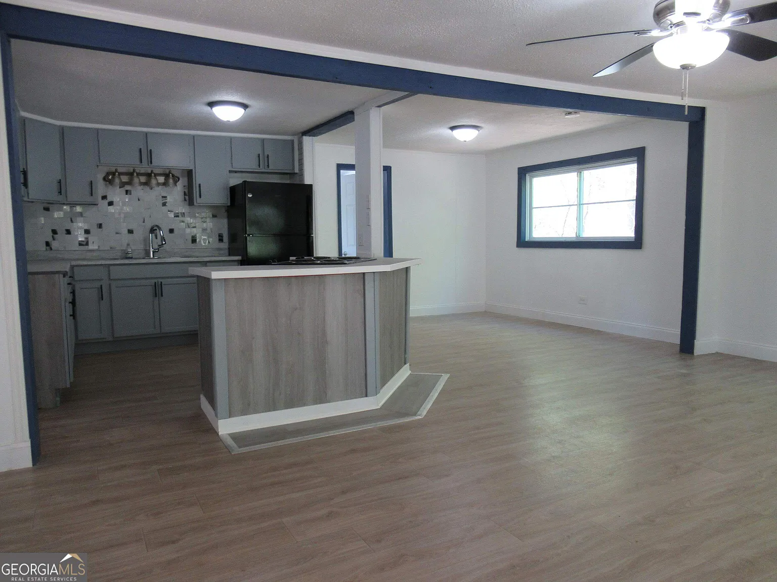 4 bed, 2.0 bath, 1200 sqft, $1,800 — Photo 4