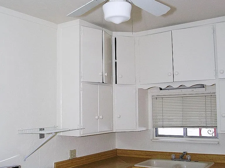 2422 E 4th St #3 — Photo 6