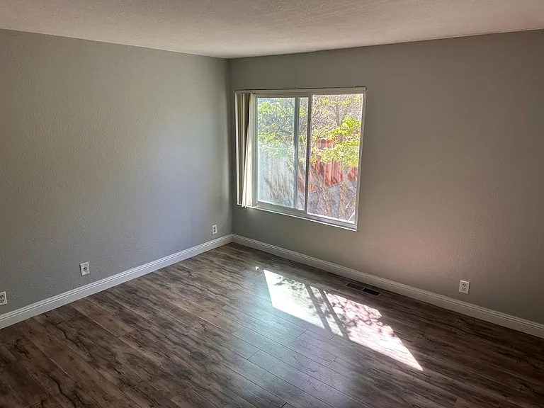 563 Simas Dr — Photo 16