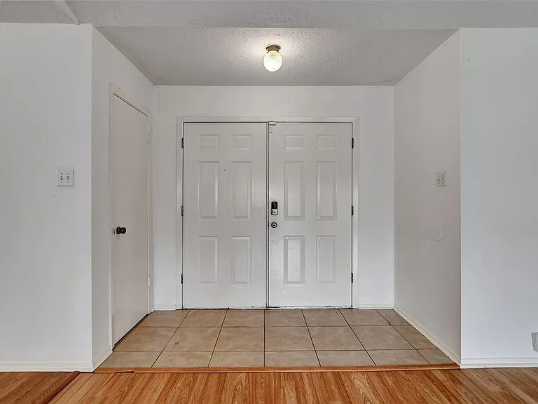 1311 Oak Hollow Dr — Photo 4
