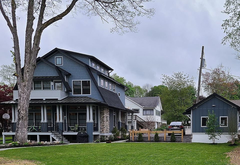 2nd image of 4 Starlight Ln