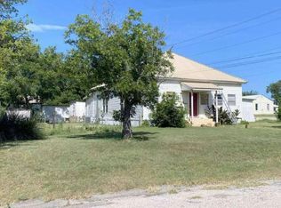 715 Hutchings St, Goldthwaite, TX 76844