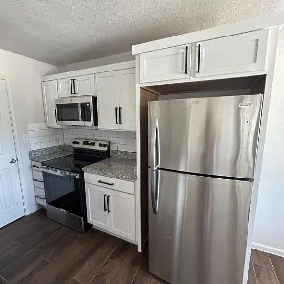1001 Lewis Dr — Photo 7