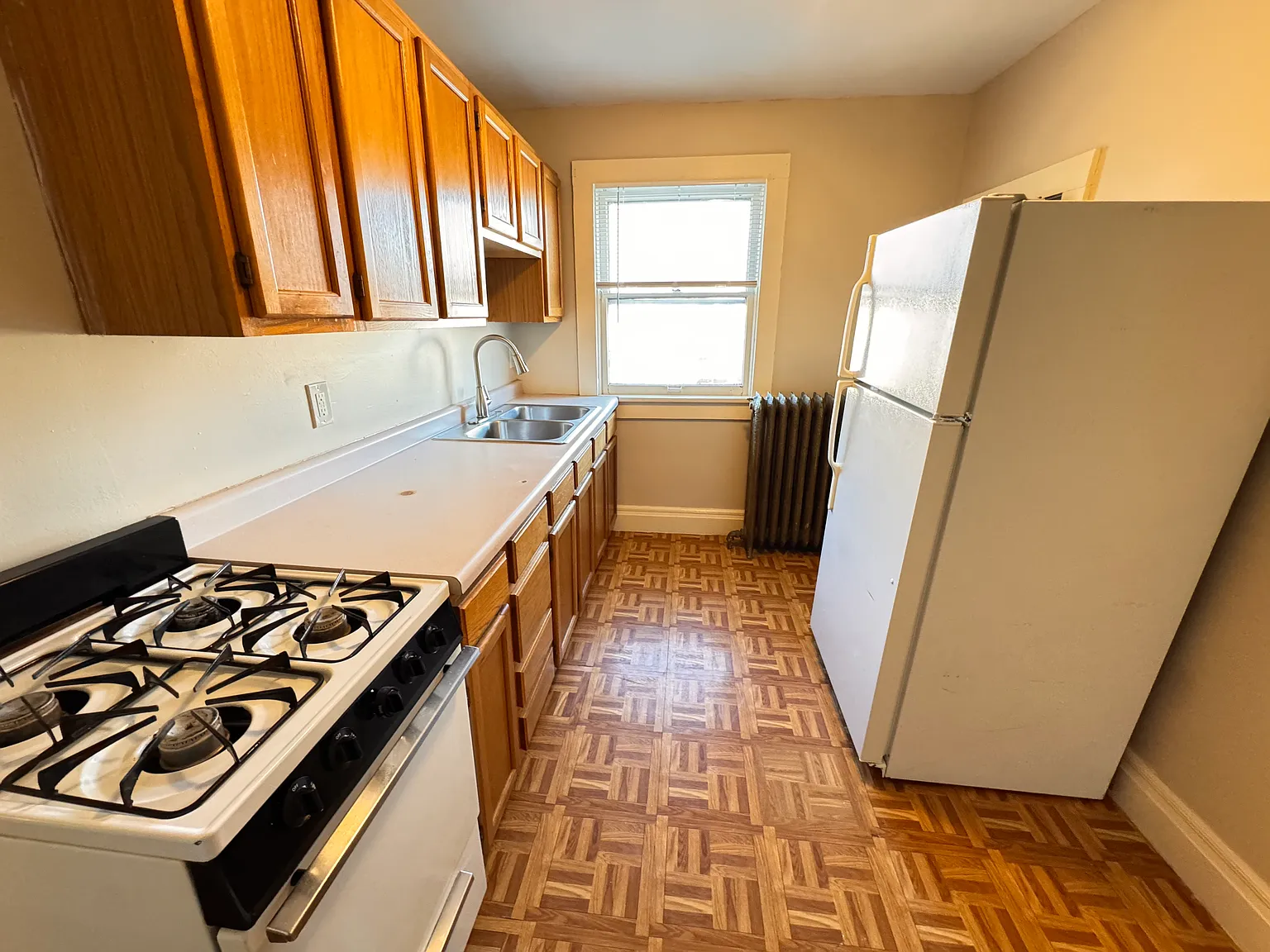 Studio, $649 — Photo 1