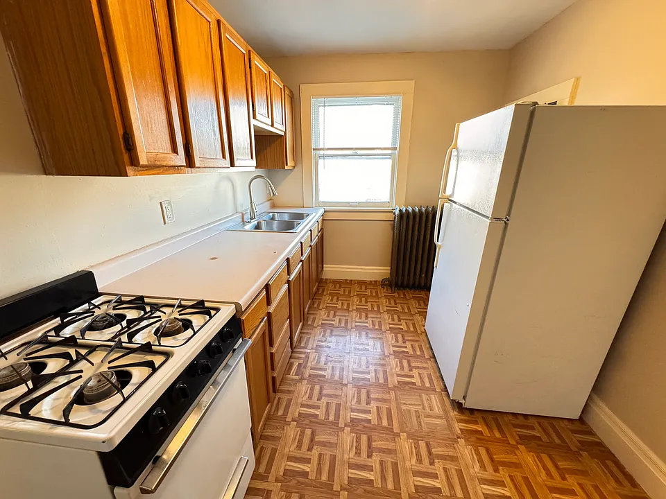 1710 D St #4