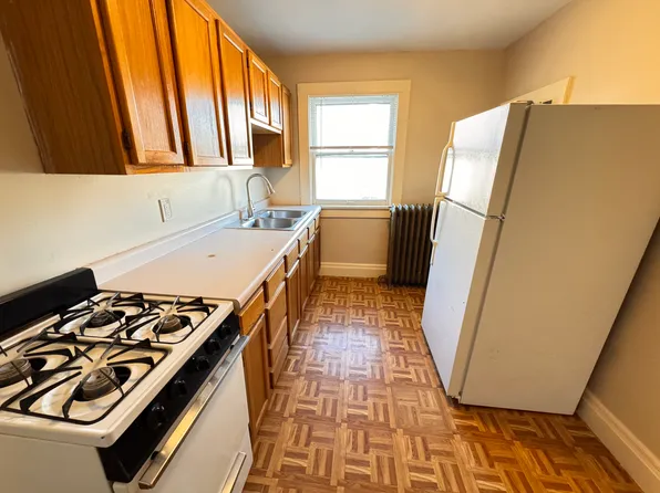 1710 D St #4, Lincoln, NE 68502