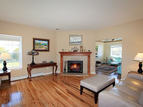 3rd image of 258 Grant Dr