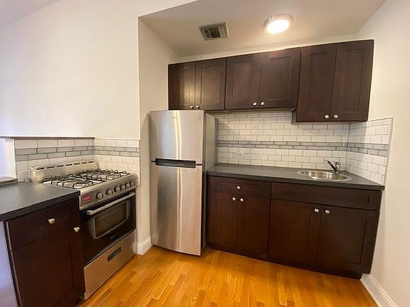 2nd image of 755 W Buena Ave #100