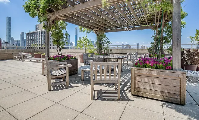 Sold by R New York | media 24