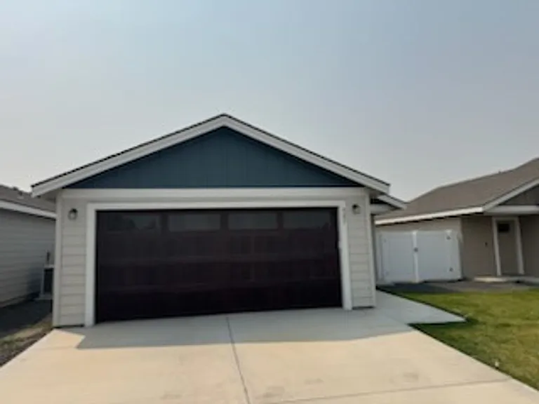 805 Tinley St — Photo 2