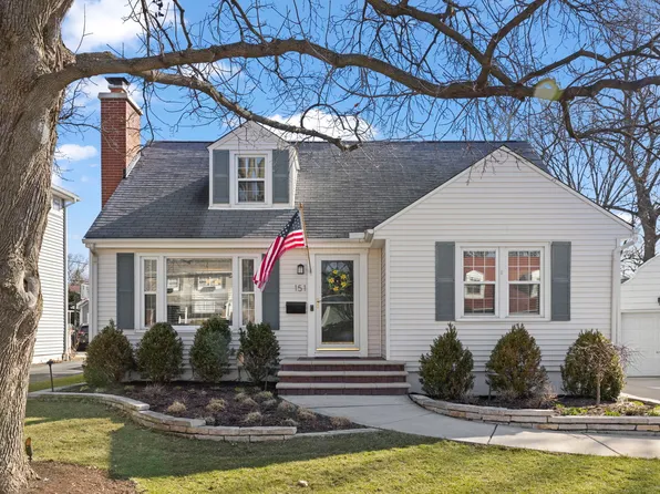 151 East Rd, Glen Ellyn, IL 60137