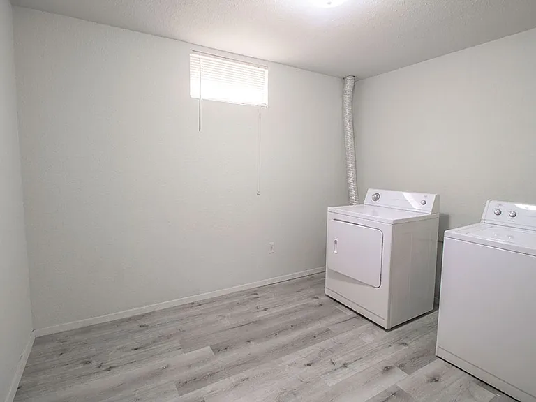 1005 W Ash St — Photo 28