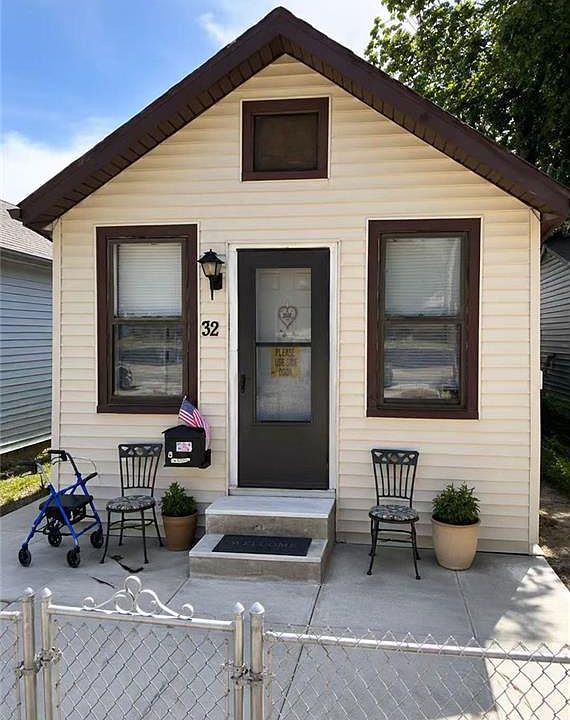 1st image of 32 Seafoam St