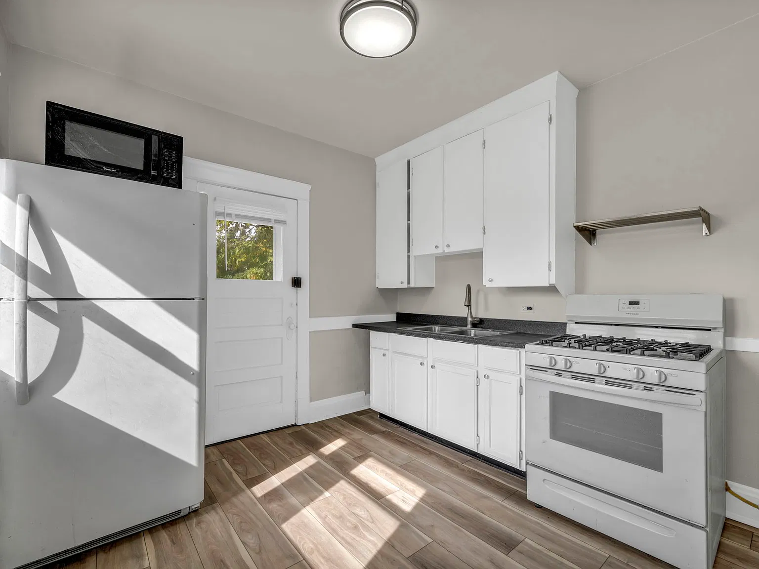 2 bed, 912 sqft, $1,250 — Photo 3