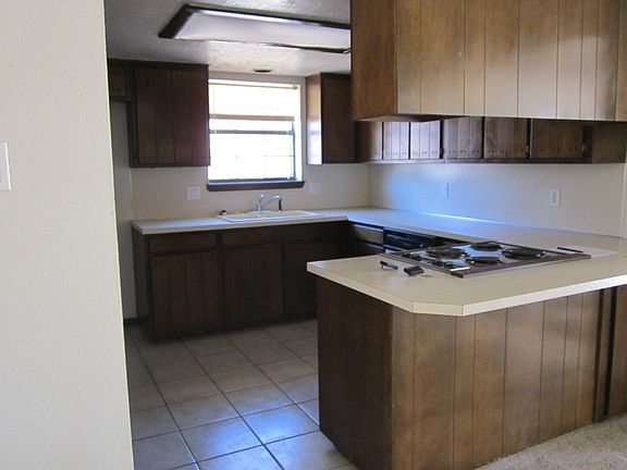 5th image of 421 Rosewood Dr