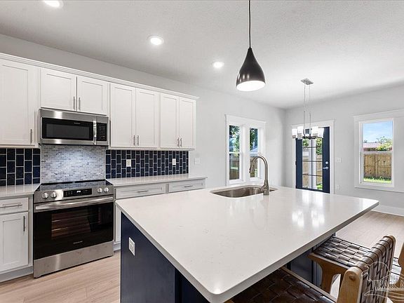 4th image of 2625 N 8th Ave