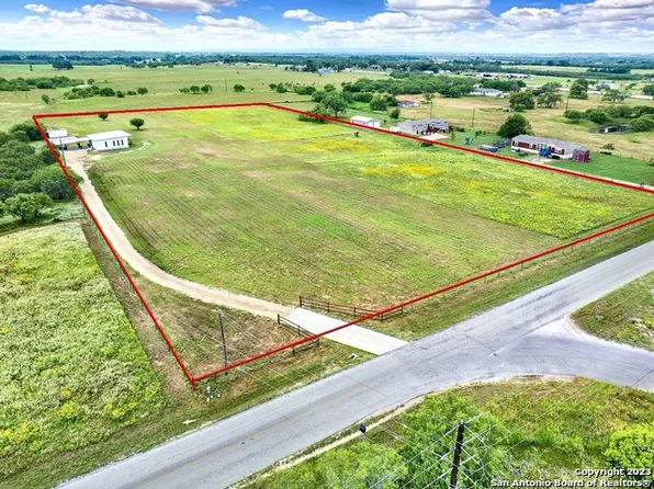 277 Sandy Elm Rd, La Vernia, TX 78121