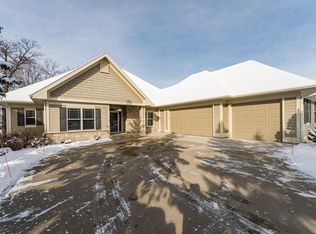 975 Fox Knoll Dr SW, Rochester, MN 55902