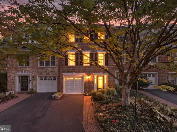 5106 Heritage Ln, Alexandria, VA 22311