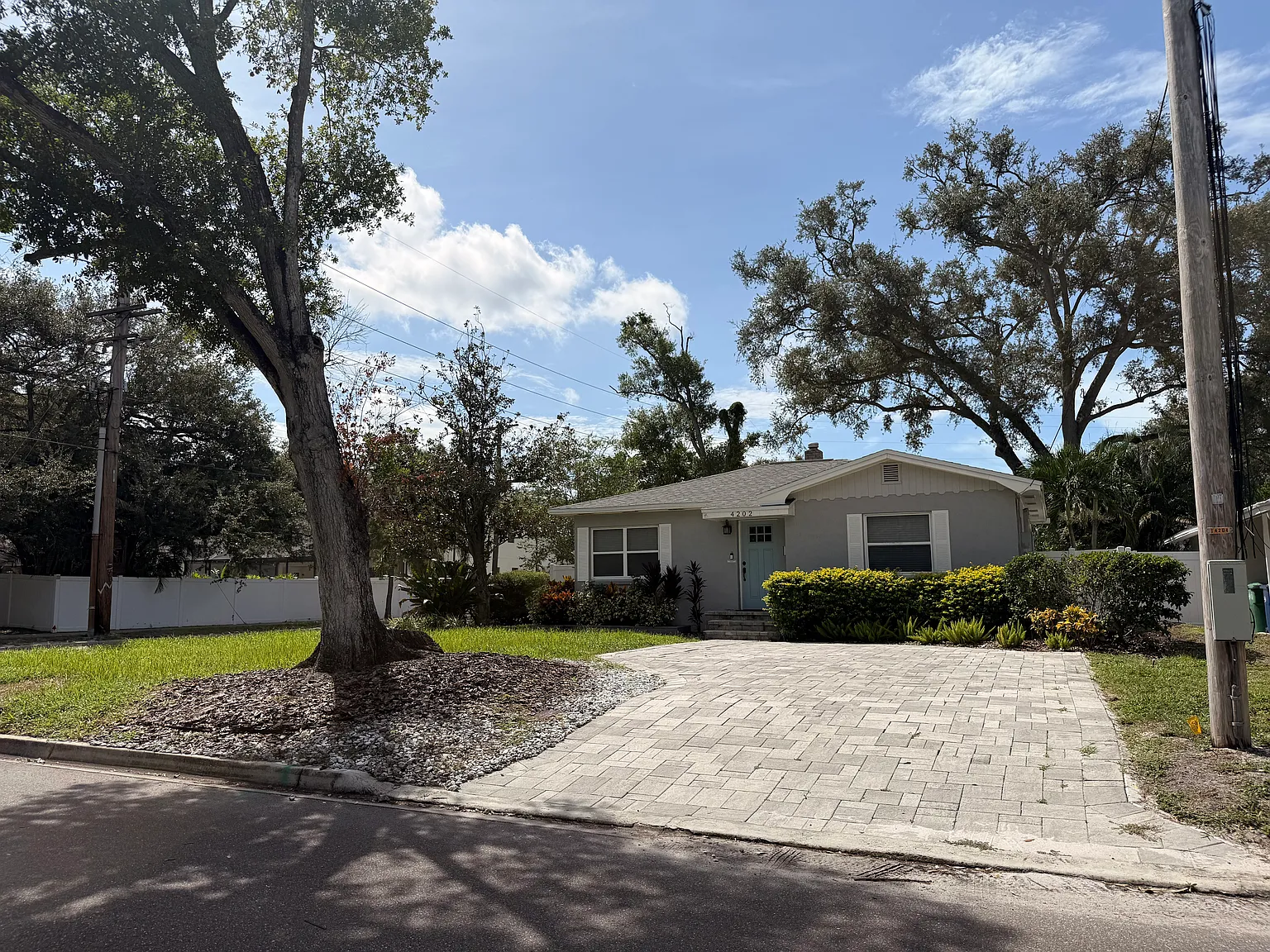 3 bed, 1300 sqft, $5,800 — Photo 2