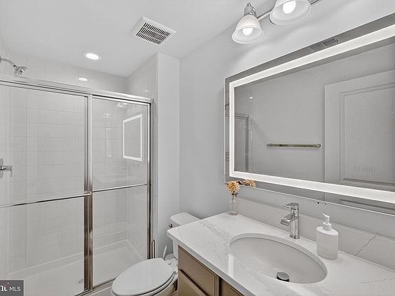 5th image of 601 Halsey Way #513
