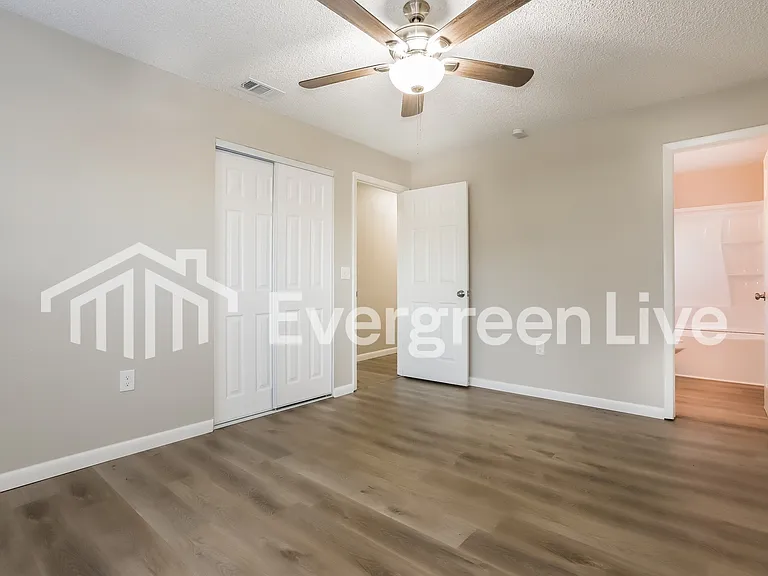4518 E 26th Ave — Photo 5