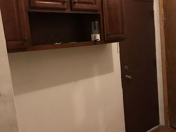 5th image of 485 Saint Johns Pl APT 1A