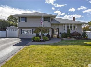 4 Vance St, Commack, NY 11725