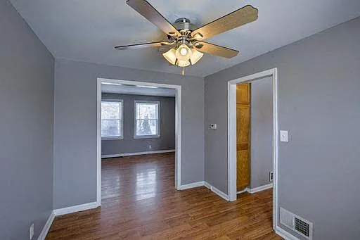 Dinning room next to kitchen at Colonial Park.