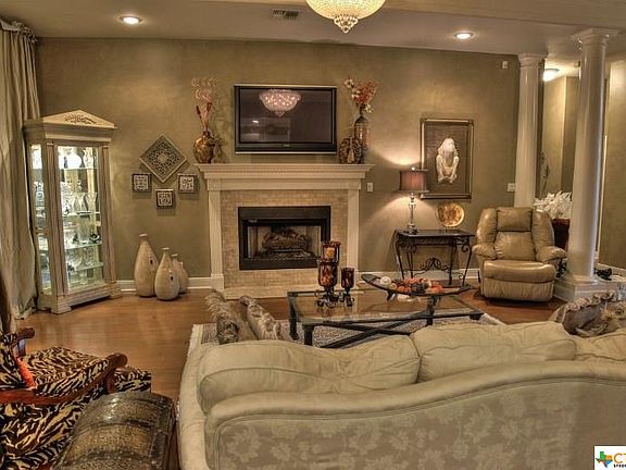 5th image of 402 Leisure Ln