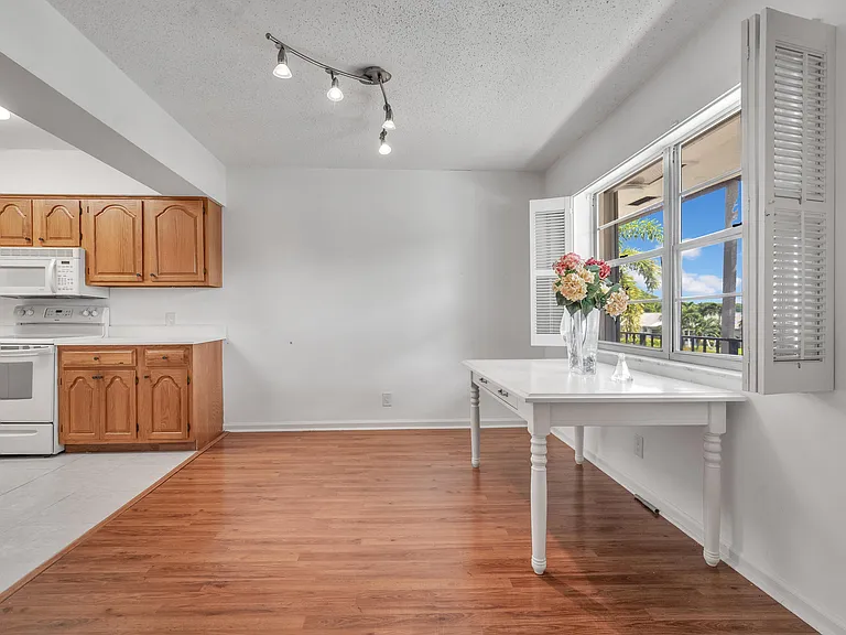 3075 Gardens East Dr #24 — Photo 5