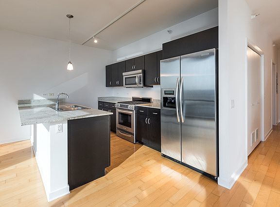 4th image of 860 W Blackhawk St Unit 2101